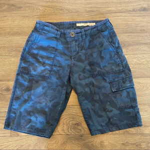 DKNY ‎ women’s blue camo shorts in size 4
